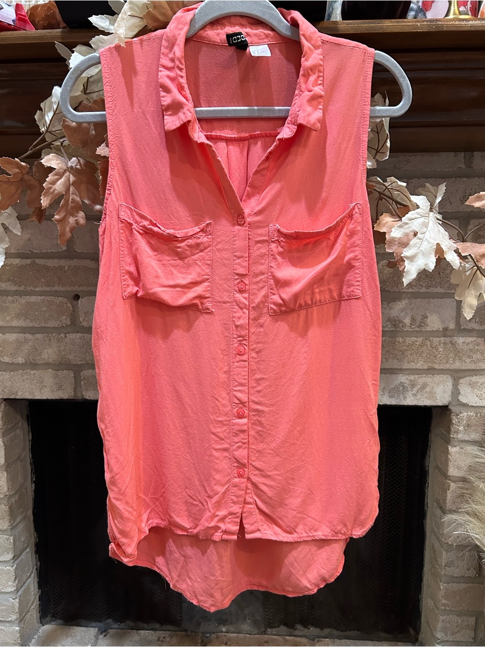 Divided Coral Pink Sleeveless Button-Front Camisole EUC